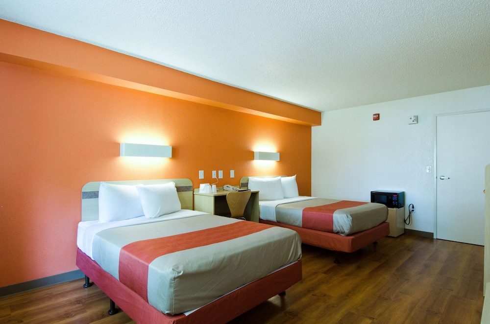 Standard Room, 2 Double Beds, Non Smoking - Photo 5