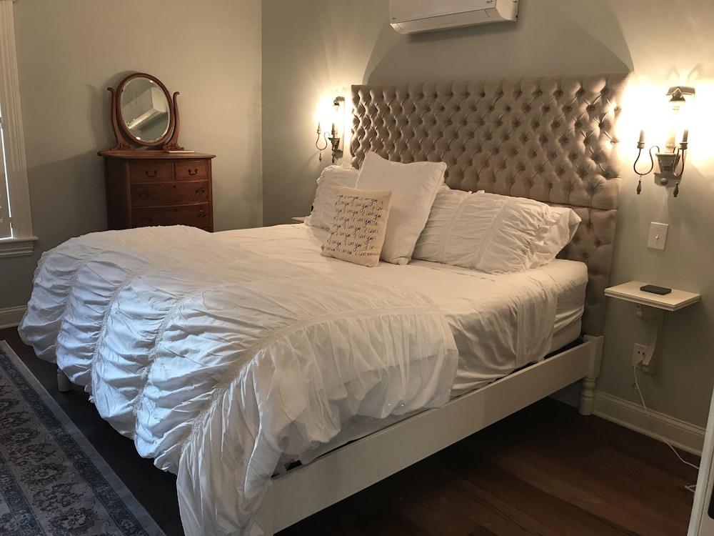Romantic Suite, 1 King Bed, Fireplace photo 1