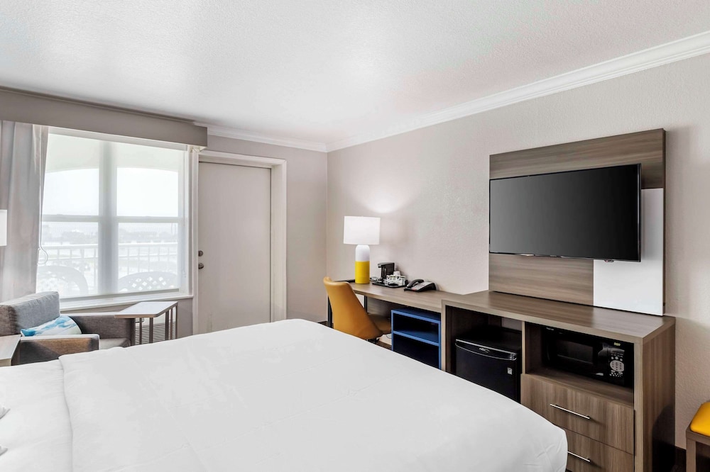 Suite, 1 King Bed, Accessible, Non Smoking (Whirlpool) photo 3