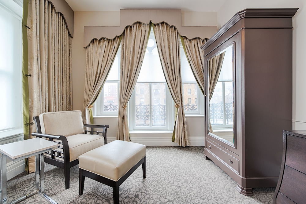 Victorian Room - Photo 3