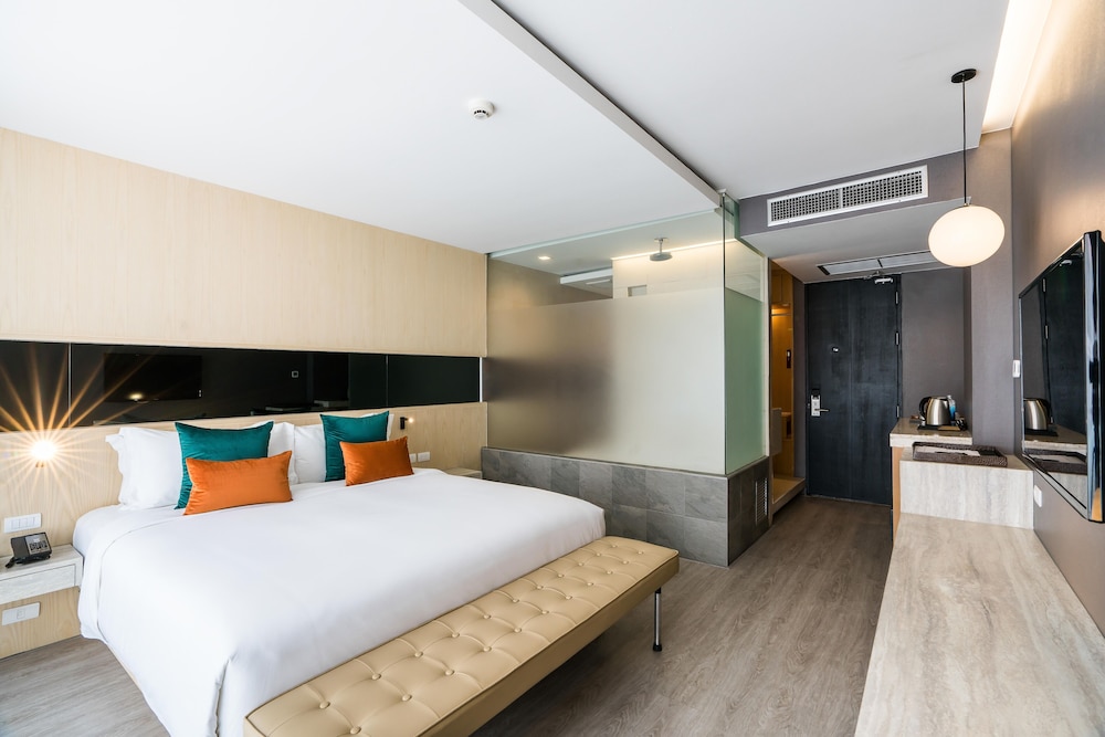 Deluxe Room - Photo 15