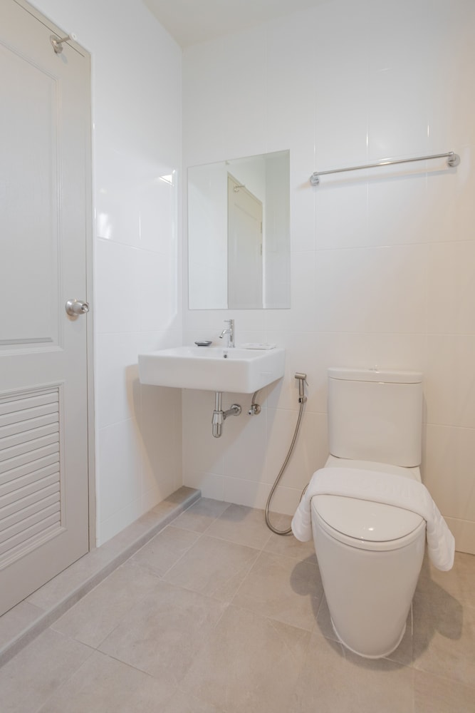 Superior Room, 1 King Bed, Ground Floor photo 3