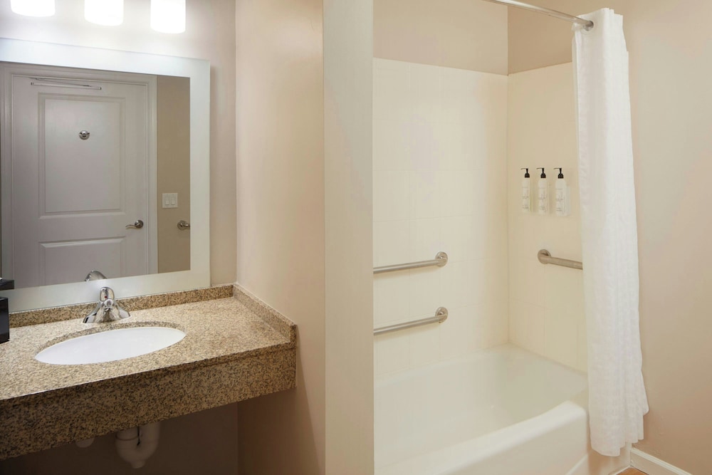 Suite, 2 Bedrooms (Mobility/Hearing Accessible, Tub) - Photo 6