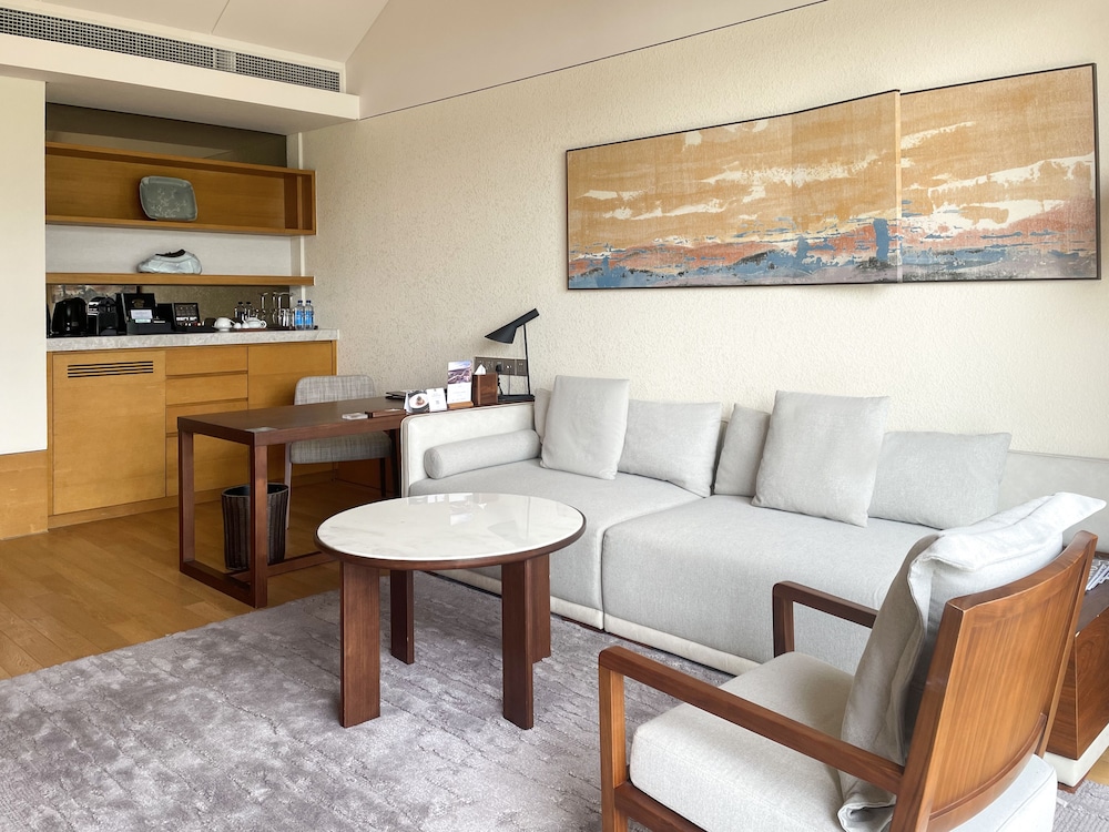 Premium Suite, 1 Queen Bed - Photo 1