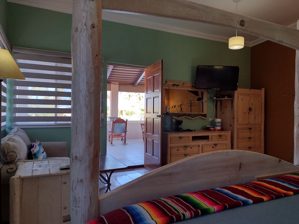 Panoramic Penthouse, 1 Bedroom, Partial Sea View, Poolside