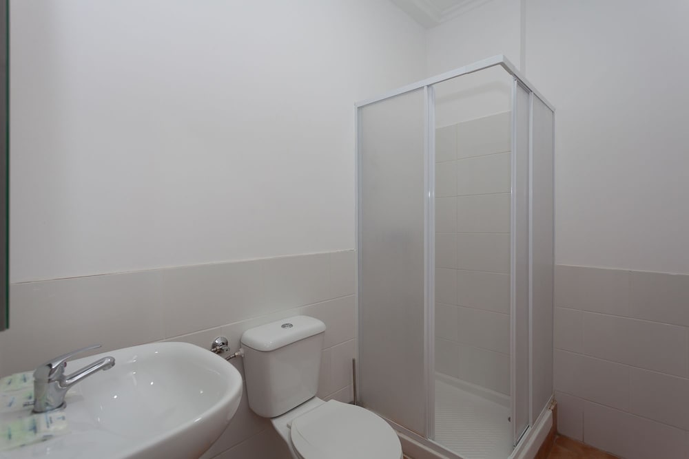 Deluxe Triple Room, Private Bathroom photo 2