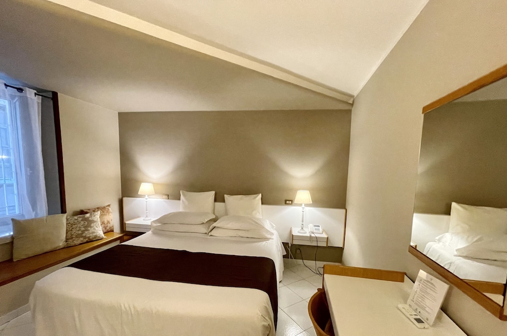 Classic Room, 1 Double or 2 Twin Beds - Photo 12