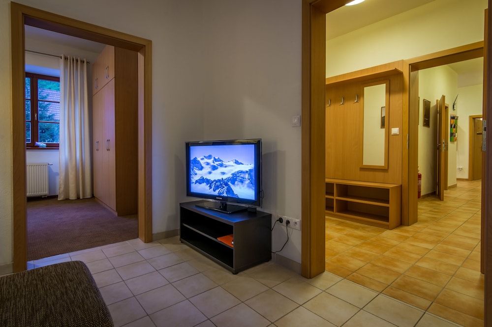 Classic Apartment, 2 Bedrooms photo 3