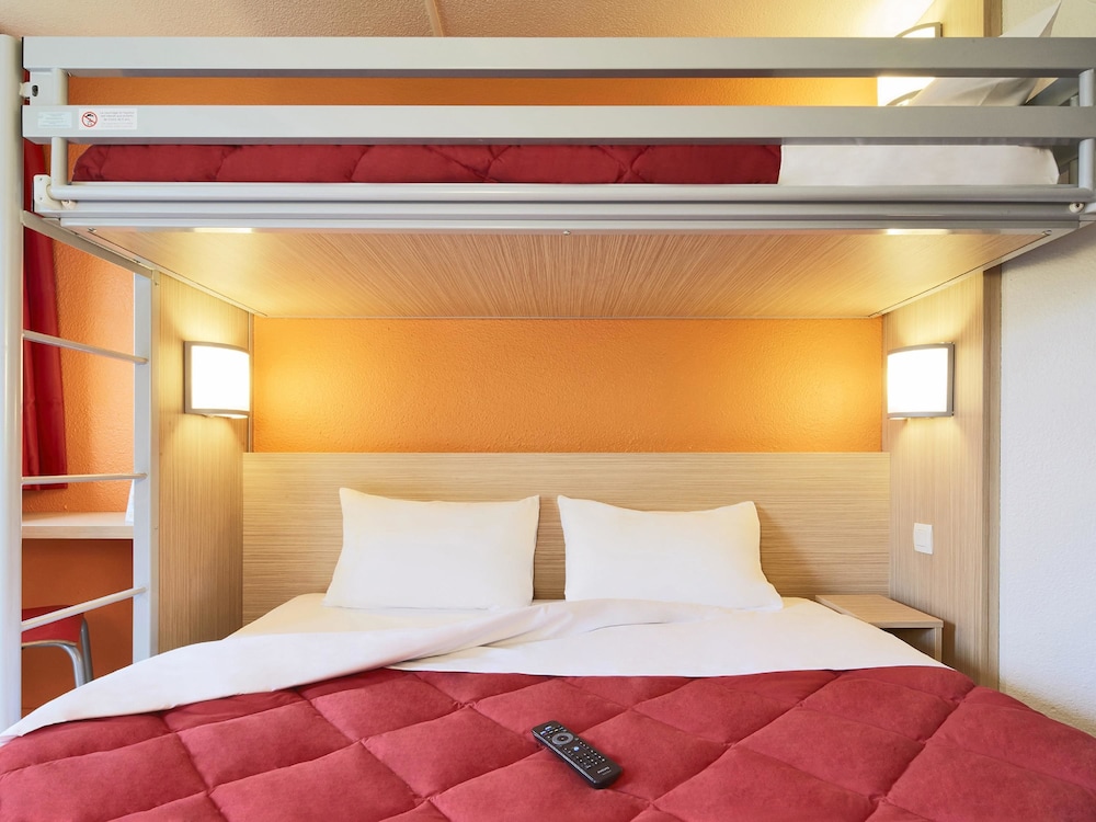 Standard Room, Multiple Beds (1 Double And 1 Single Bed) photo 3