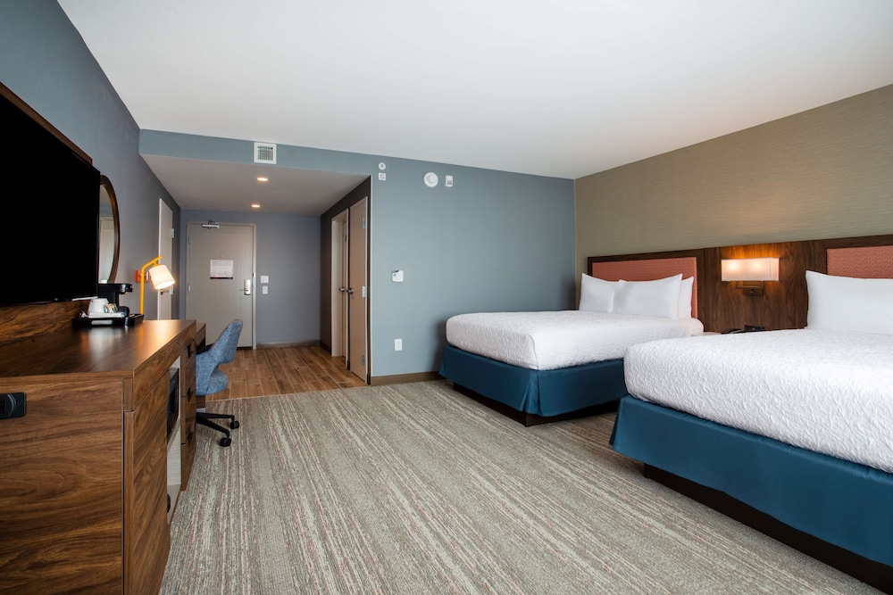 Room, 2 Queen Beds, Accessible, Bathtub - Photo 1