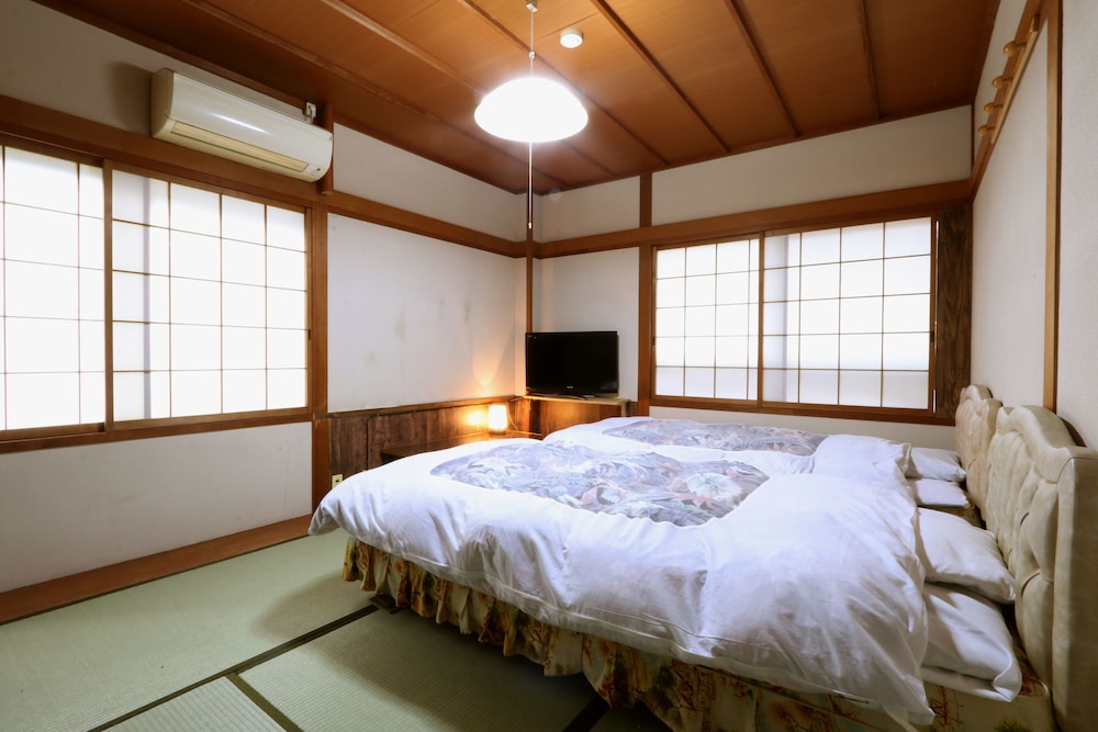 Twin Room - Photo 3