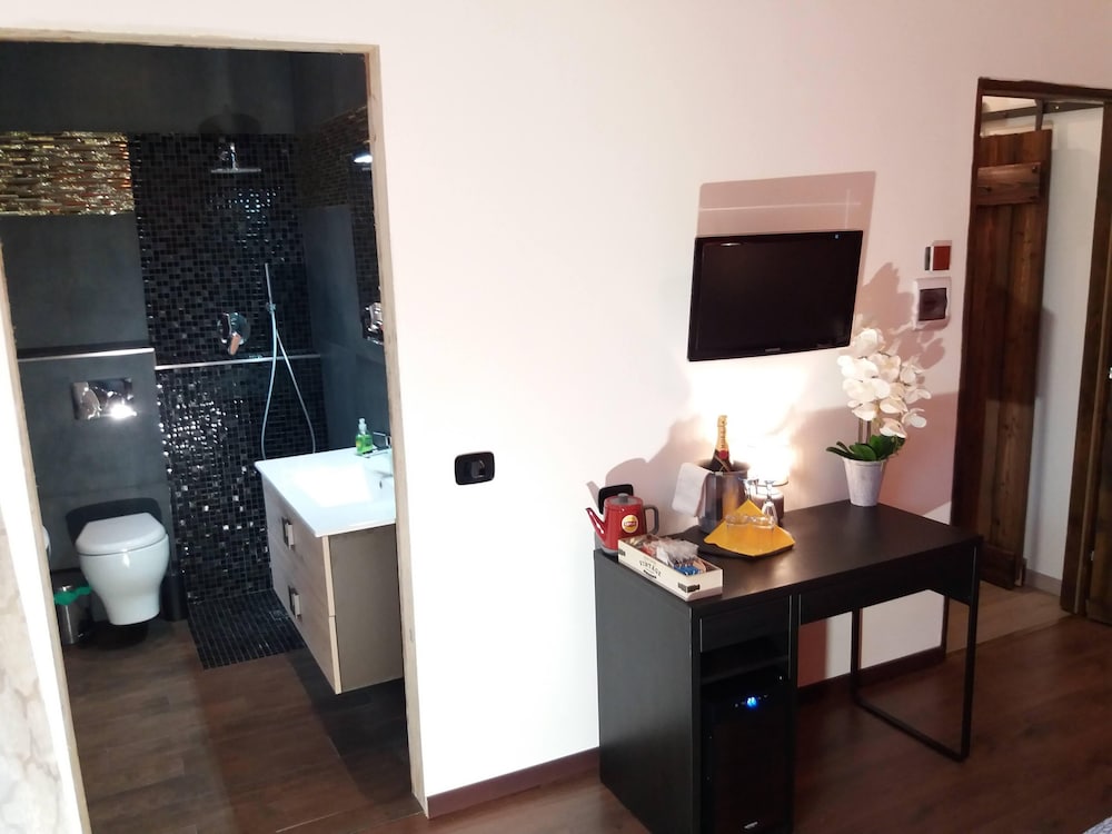Executive Triple Room, Multiple Beds, Non Smoking, Refrigerator photo 3