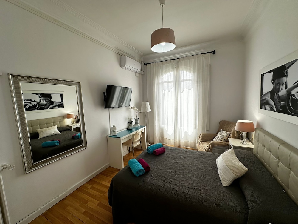 Comfort Double Room, Shared Bathroom photo 3