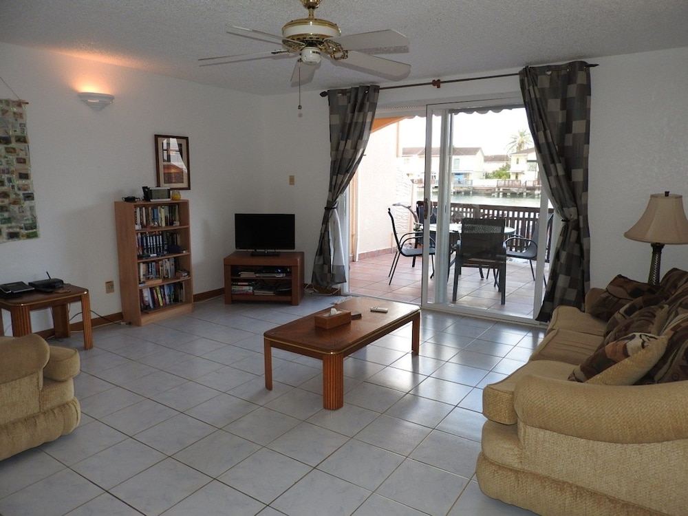 Standard Townhome, 2 Bedrooms, Kitchen photo 2