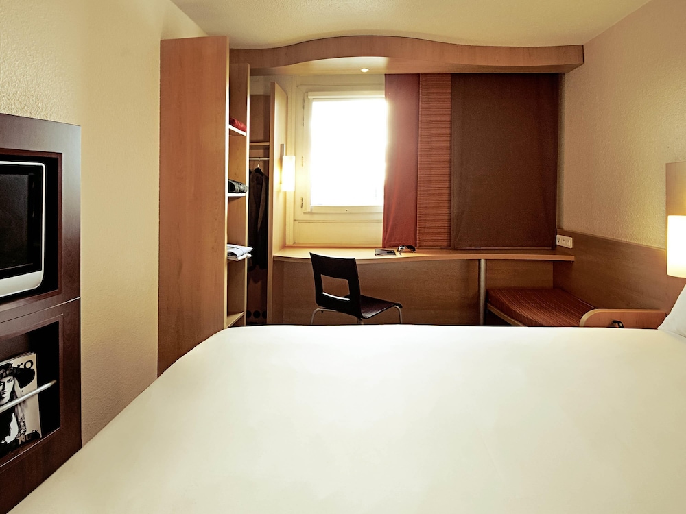 Standard Room, 1 Double Bed, Accessible - Photo 1