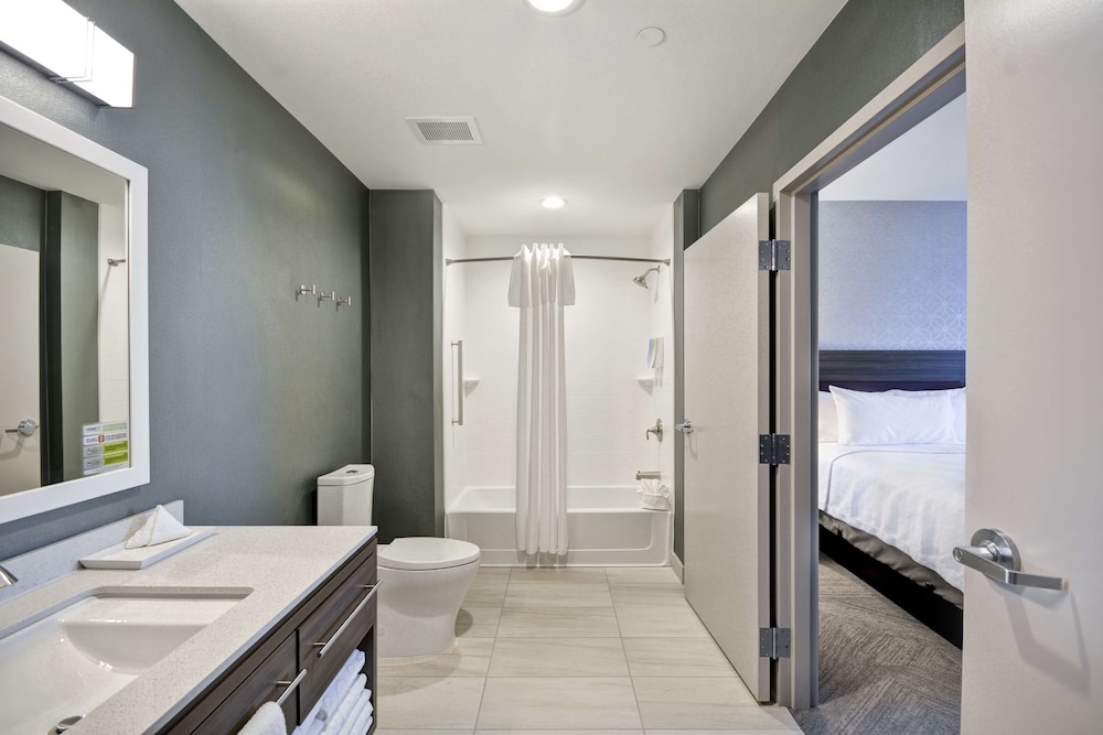 Suite, 2 Queen Beds, Accessible (Hearing)