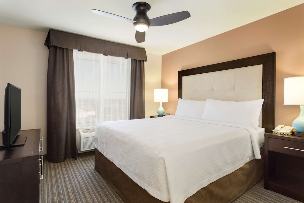 Suite, 1 King Bed, Accessible, Non Smoking photo 2