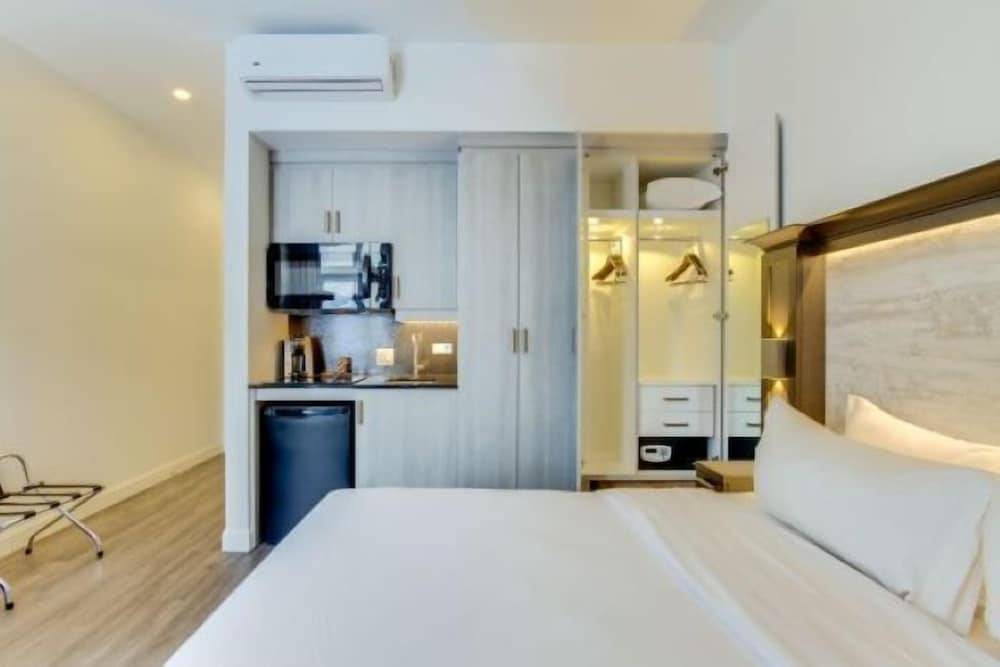 Comfort Room, 1 King Bed photo 3