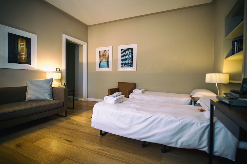 Family Suite (Glamour Deluxe) (4pax) - Photo 1