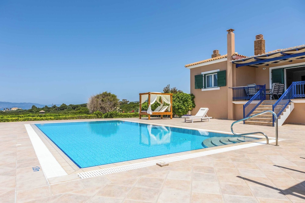 Villa (5 Bedrooms) photo 1