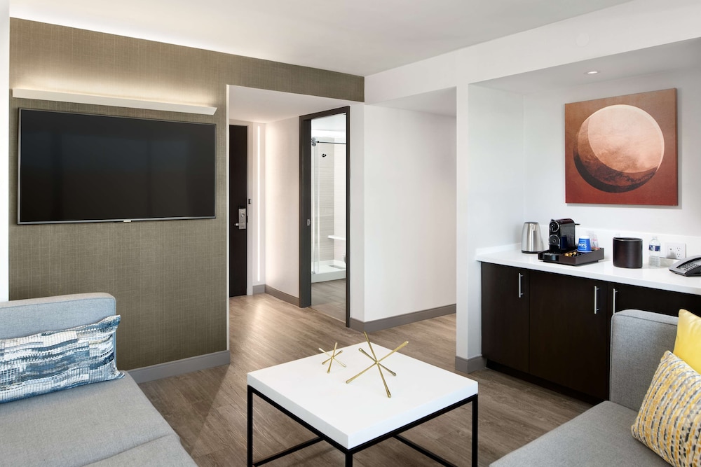 2 King 2 Bedroom Corner Suite City View - Photo 5