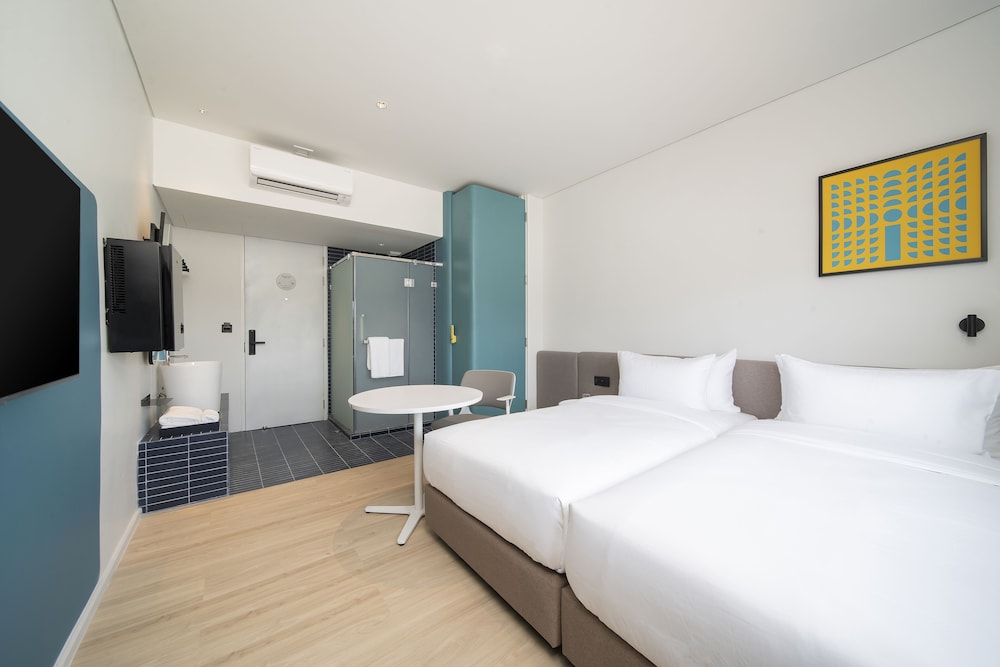 Standard Twin Room - Photo 15