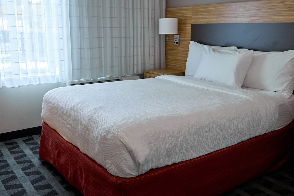 Suite, 1 Bedroom - Photo 1