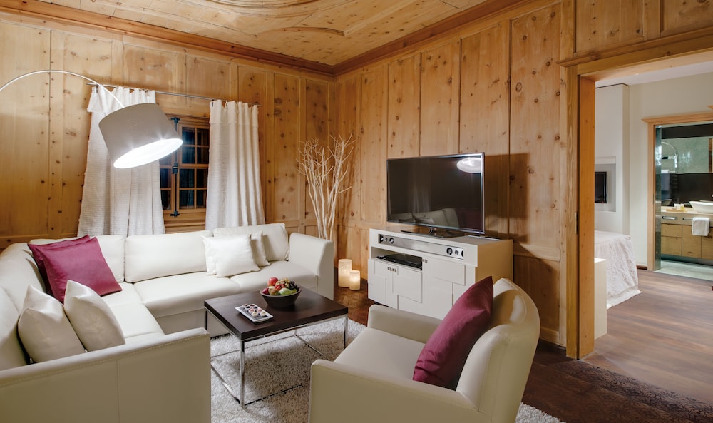 Suite - Photo 9