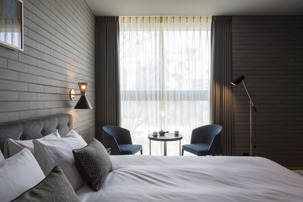 Deluxe King Room - Photo 6