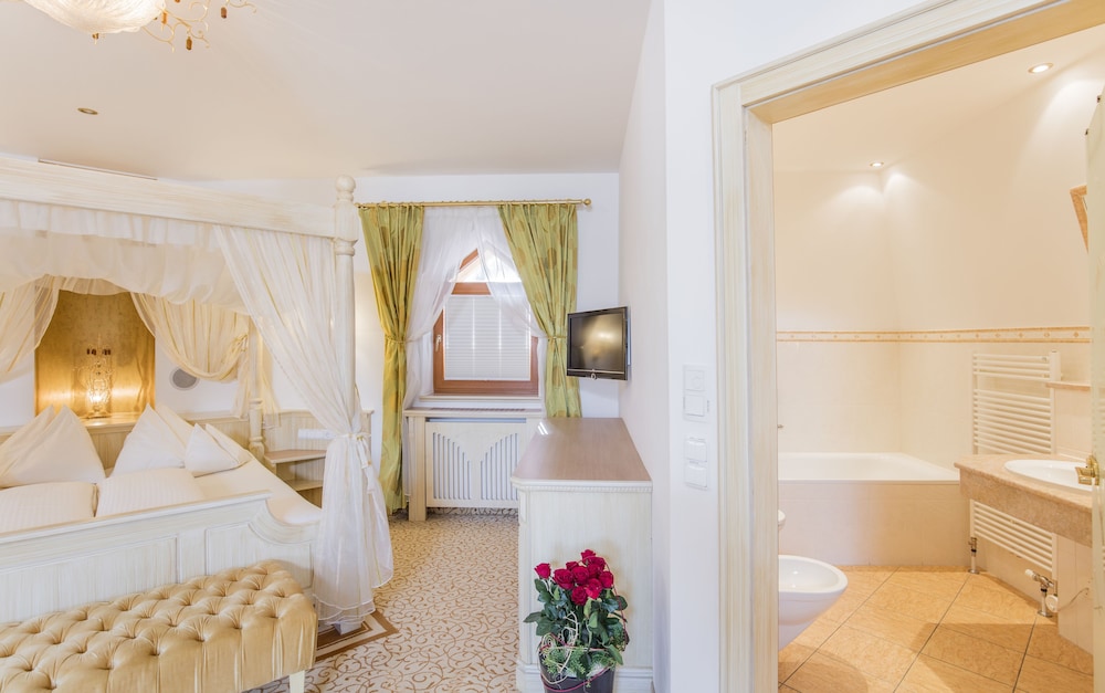 Luxury Duplex, 2 Bedrooms photo 2