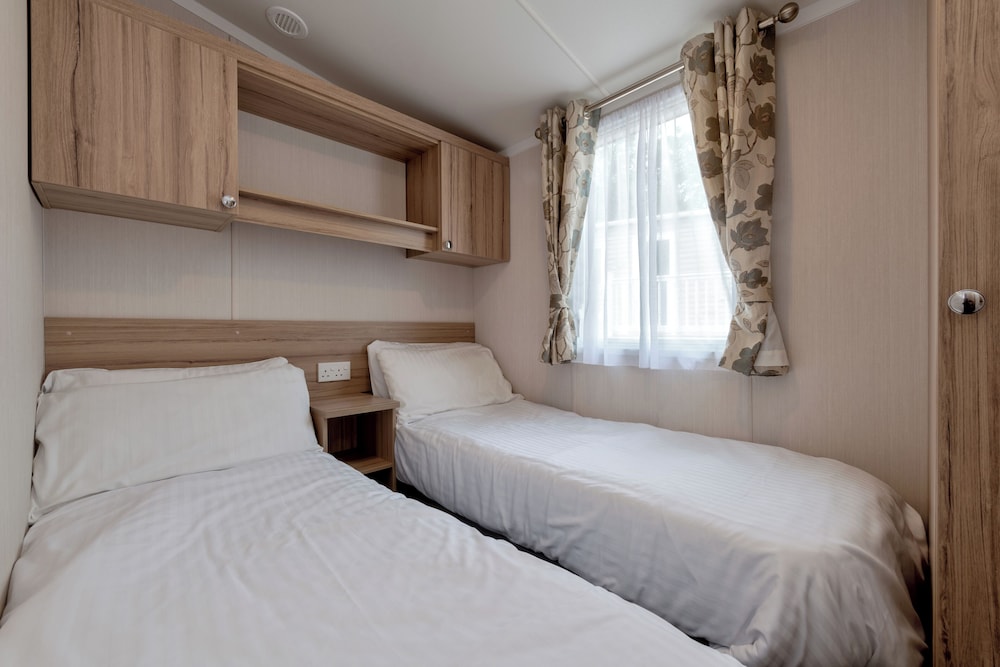 Mobile Home, 2 Bedrooms, Non Smoking photo 3