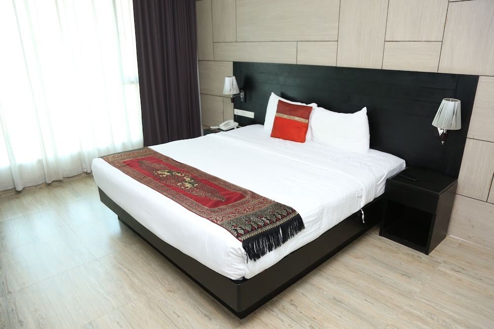 Boss Suites Nana Hotel — photo 125