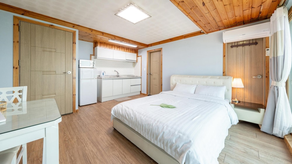 Basic Room, 1 Bedroom (303ho(dalbiccbada,osyeonbyu)) photo 3
