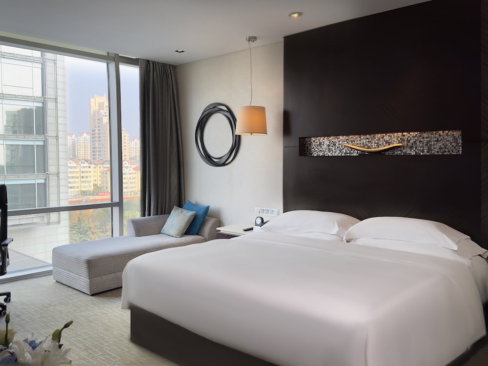 Classic Room, 1 King Bed, Club Lounge Access, City View