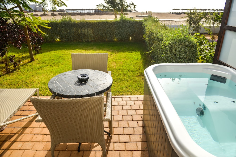 The Level Room Ocean View with Whirlpool