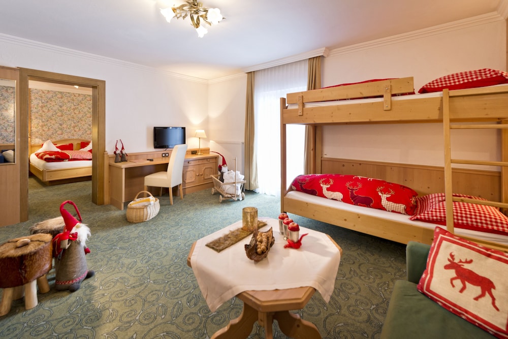 Traditional Quadruple Room, 1 Bedroom, Mountain View photo 2