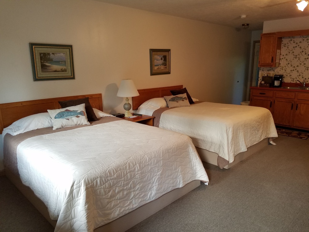 2 Queen Beds, Hotel Room photo 2