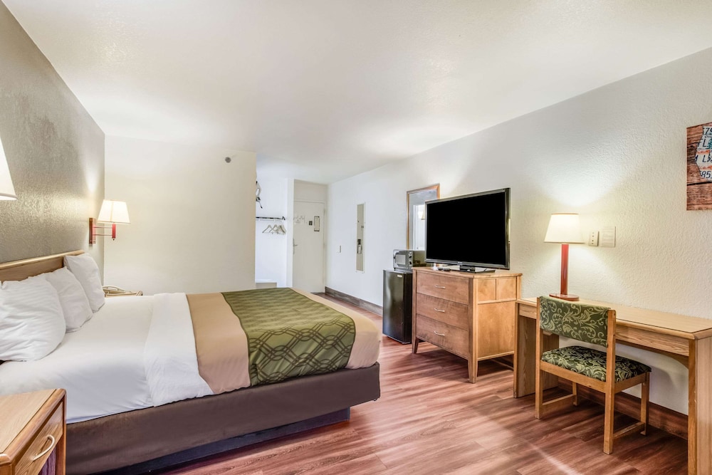 Room, 1 Queen Bed, Accessible, Smoking photo 2