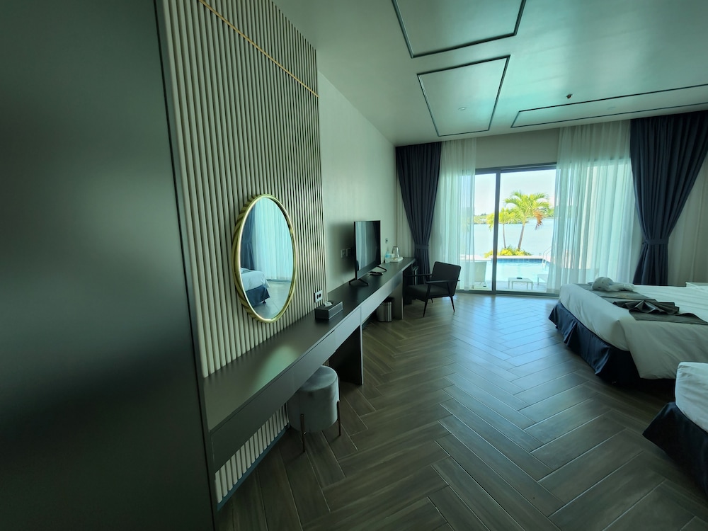 Deluxe Double Room - Photo 10