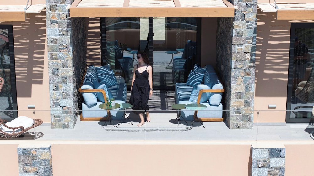 Grand Suite with Private Pool &amp; Outdoor living area - Sea View - Photo 4