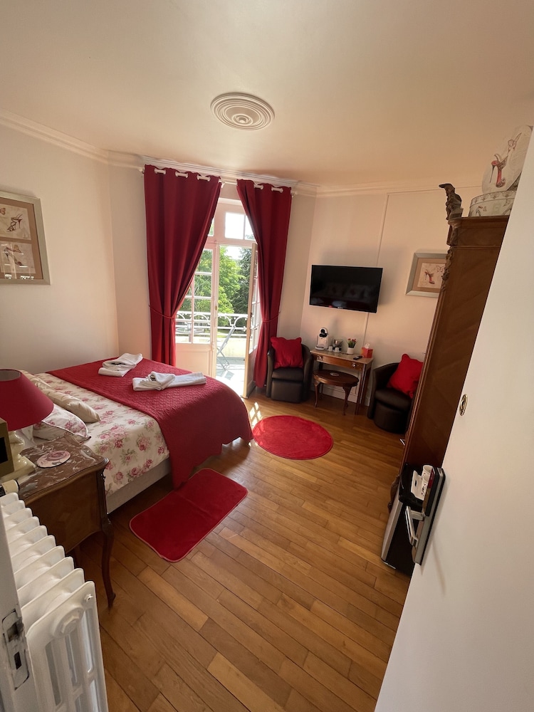 Deluxe House photo 2