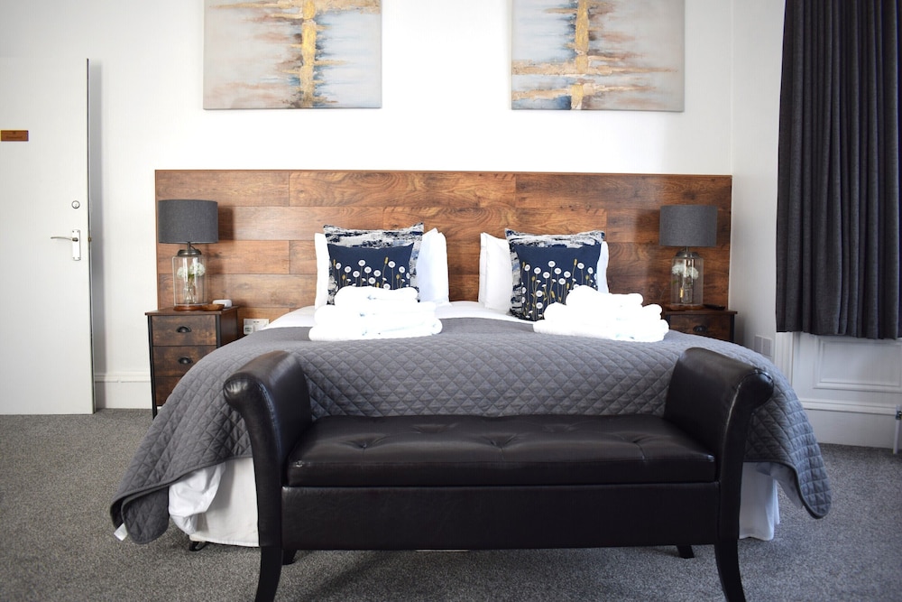 Superior Double Room, Ensuite (Rosewood) photo 1