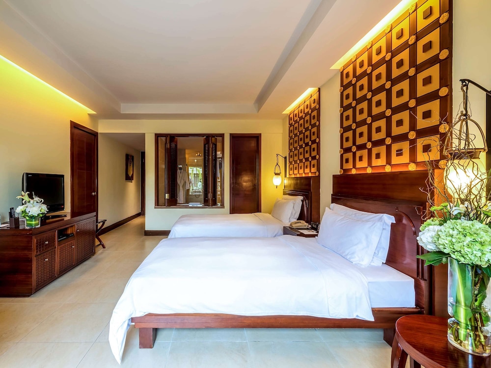 Deluxe Twin Room, 2 Twin Beds, Pool Access - Photo 6