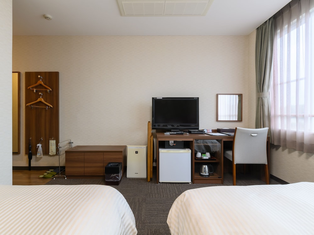 Western Room With Shared Washroom- Twin photo 3