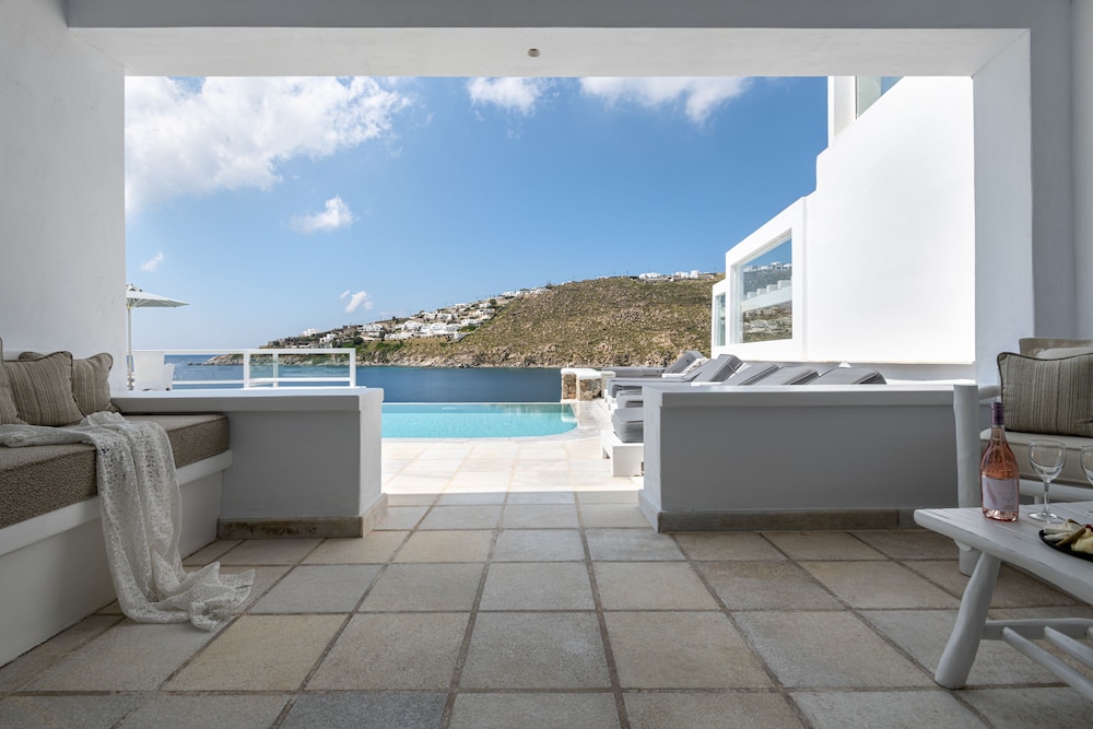 Myconian Grand Suite with Outdoor Sharing Pool, Sea View - Photo 13