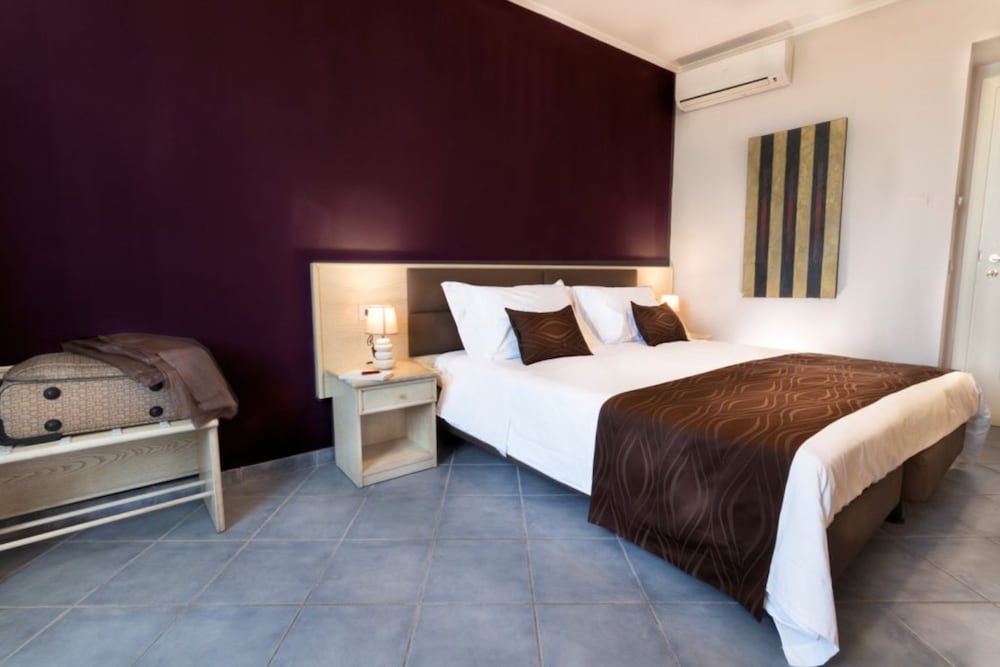 Double or Twin Room - Photo 5