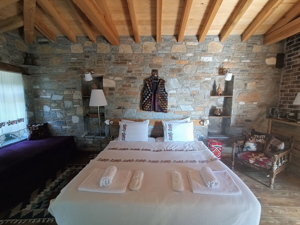 Deluxe Quadruple Room, Mountain View photo 2