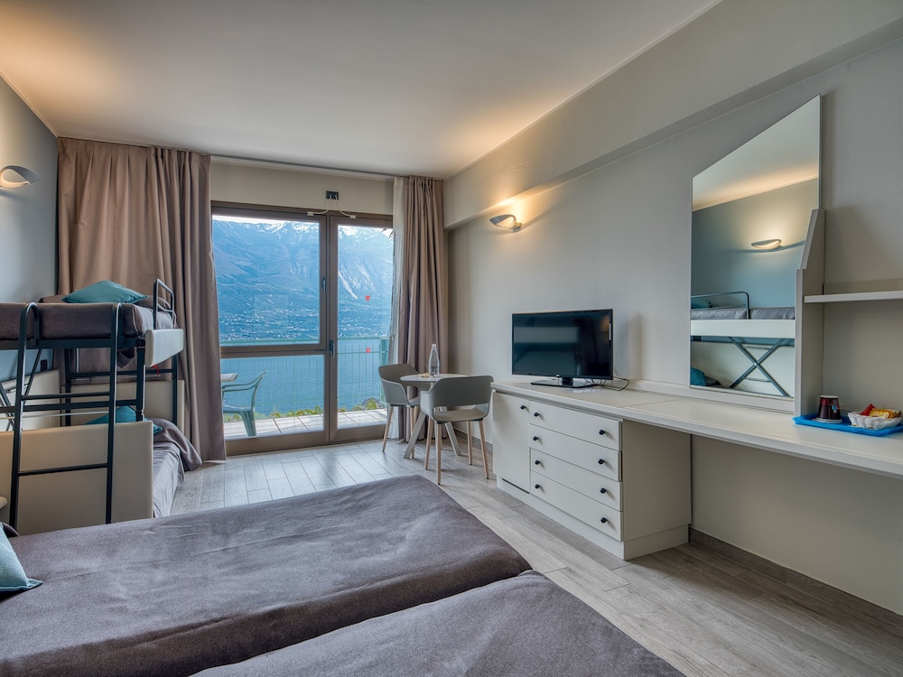 Panoramic Quadruple Room - Photo 1