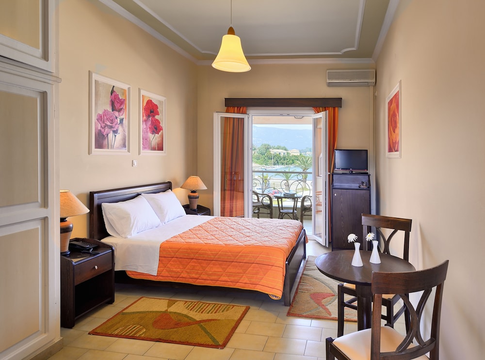 Double or Twin Room, Partial Sea View - Photo 1