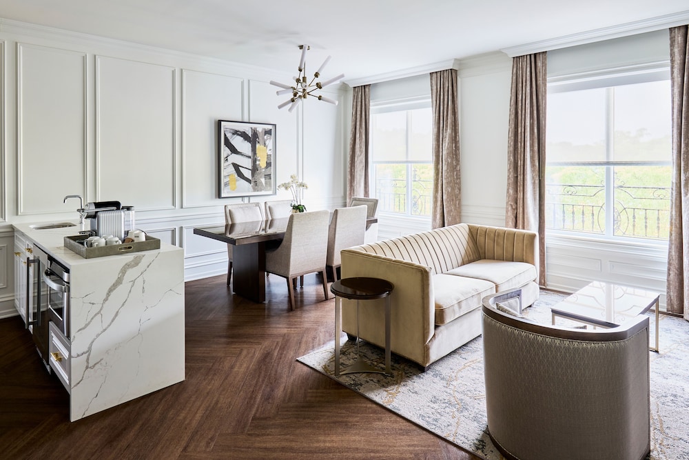 Accessible Premier Suite - Photo 4